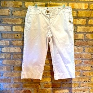 Gap Capri favor, khaki size 10, new with tags white